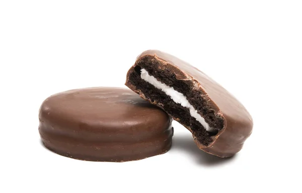 Chocolade Biscuit Sandwich Chocolade Glazuur Geïsoleerd Witte Achtergrond — Stockfoto