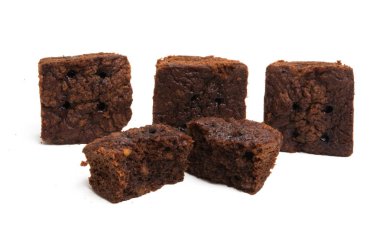 Beyaz arka plan üzerinde izole Amerikan çikolatalı brownie pasta