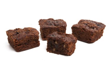 Beyaz arka plan üzerinde izole Amerikan çikolatalı brownie pasta