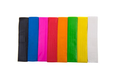 Beyaz arka plan üzerinde izole renkli kil kil