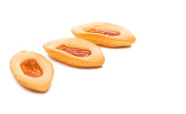 Beyaz arka plan üzerinde izole reçelli kurabiye