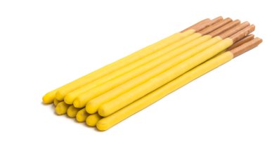 Beyaz arka plan üzerinde izole çikolata bisküvi sopa