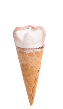 Beyaz arka planda izole edilmiş waffle bardağındaki dondurma.