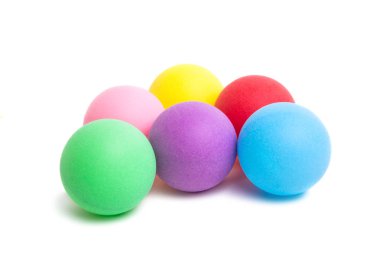 ping pong topları beyaz arka plan üzerinde izole