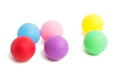 ping pong topları beyaz arka plan üzerinde izole