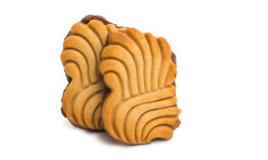 Beyaz arkaplanda izole edilmiş tereyağlı kurabiyeler