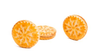 Beyaz arka plan üzerinde izole krema ile Çift Kişilik bisküvi