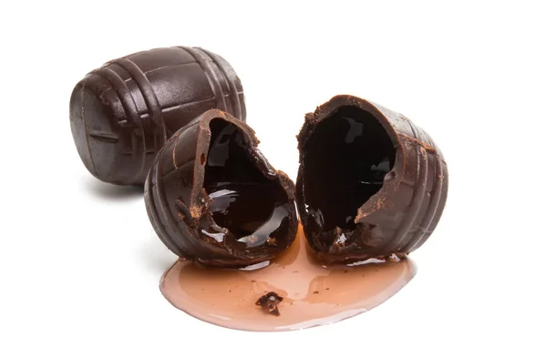 Barriles Chocolate Con Licor Aislado Sobre Fondo Blanco — Foto de Stock