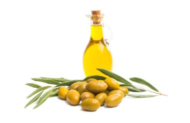 beyaz bir arka plan üzerinde izole büyük zeytin