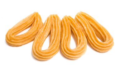 Beyaz arka plan üzerinde izole kızarmış pasta