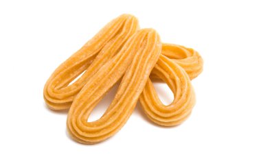 Beyaz arka plan üzerinde izole kızarmış pasta