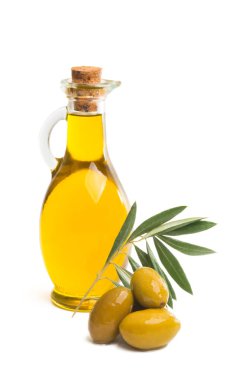 beyaz bir arka plan üzerinde izole büyük zeytin