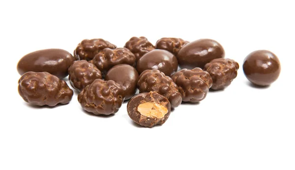 Nozes Cobertas Chocolate Isoladas Fundo Branco — Fotografia de Stock