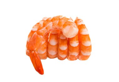 Kaynamış karides beyaz arkaplanda izole edildi