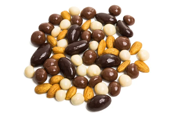 Nüsse Schokolade Isoliert Auf Weißem Hintergrund — Stockfoto