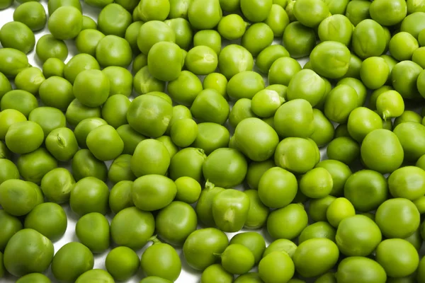 Guisantes Verdes Aislados Sobre Fondo Blanco —  Fotos de Stock