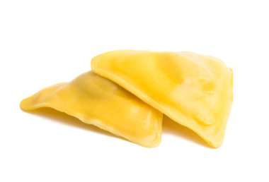 Beyaz arka plan üzerinde izole mantarlı ravioli