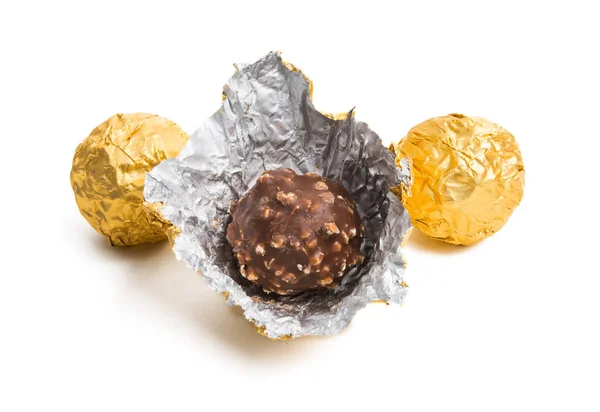 Chocolade Snoep Gouden Folie Geïsoleerd Witte Achtergrond — Stockfoto