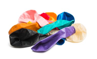 Beyaz arka plan üzerinde izole renkli balonlar