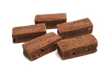 Çikolatalı kek üzerine beyaz izole