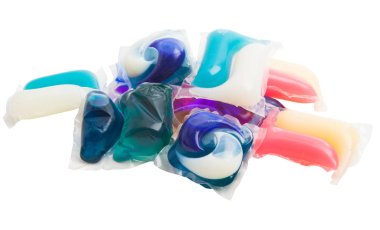 çamaşır kapsülü beyaz arkaplanda izole