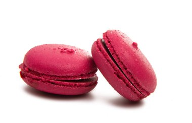 badem kurabiyesi beyaz arkaplanda izole edilmiş