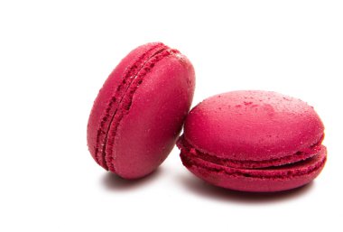 badem kurabiyesi beyaz arkaplanda izole edilmiş