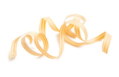 Beyaz zemin üzerinde izole ahşap talaşı