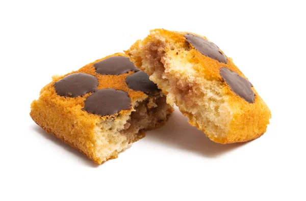 Schokolade Biskuitkuchen Isoliert Auf Weißem Hintergrund — Stockfoto