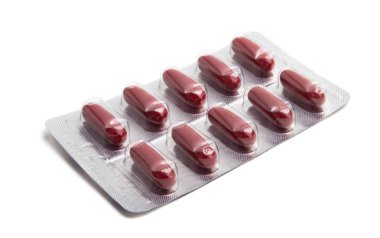 Vitaminler kapsüller izole üzerinde beyaz arka plan