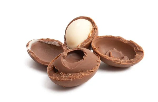 Chocolade-eieren geïsoleerd — Stockfoto