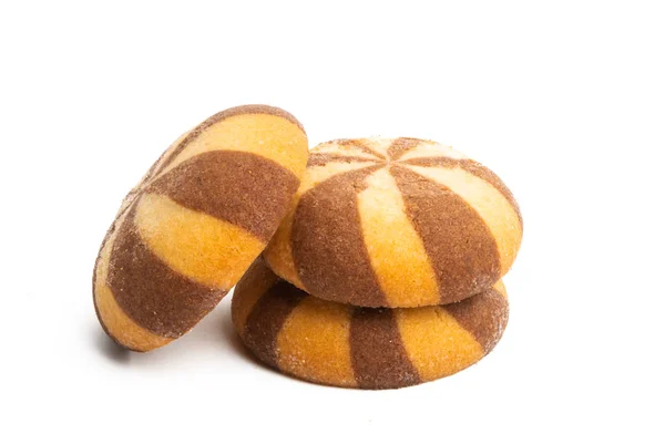 Randiga kakor med kokos grädde isolerade — Stockfoto