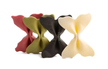 İtalyan makarna yay izole 