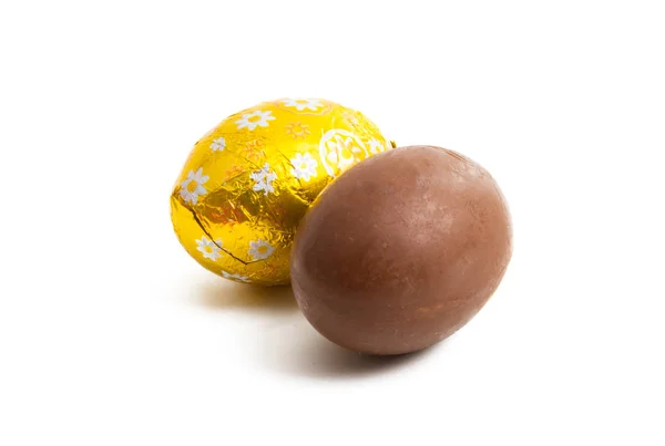 Huevo de chocolate aislado — Foto de Stock