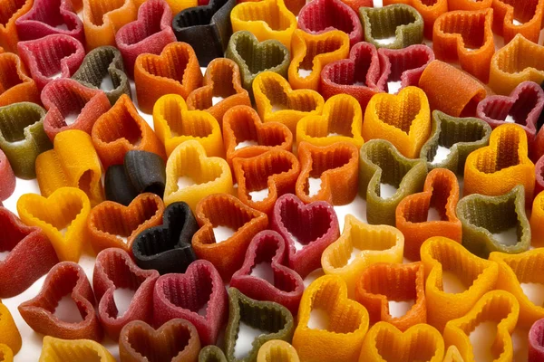 Corazones de pasta italiana aislados — Foto de Stock