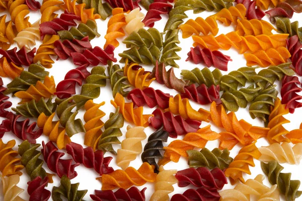 Isolato pasta italiana colorata — Foto Stock