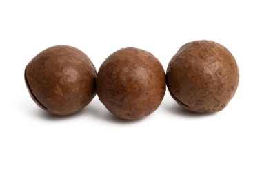 Macadamia cevizleri izole edilmiş. 