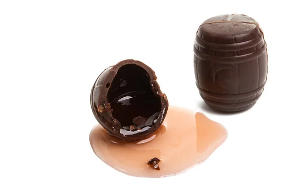 Csokoládé cukorka likőrrel izolált — Stock Fotó