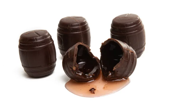 Čokoládové bonbóny s izolovaným likérem — Stock fotografie