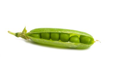 yeşil bezelye izole 