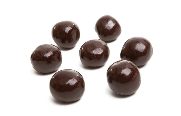 Čokoládové ořechy izolované — Stock fotografie