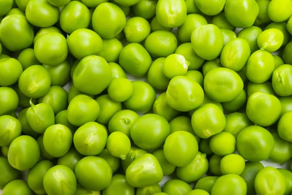 Guisantes verdes aislados — Foto de Stock