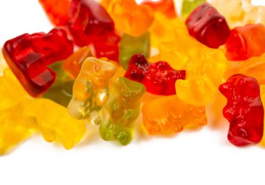 beyaz zemin üzerinde izole jöle ayılar