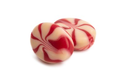 Beyaz arkaplanda lolipoplar izole edildi