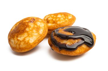 Beyaz arkaplanda izole edilmiş krepler