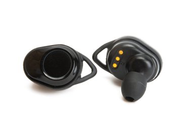 Bluetooth kulaklıklar beyaz arkaplanda izole