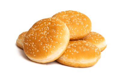 Hamburger ekmeği beyaz arkaplanda izole edilmiş