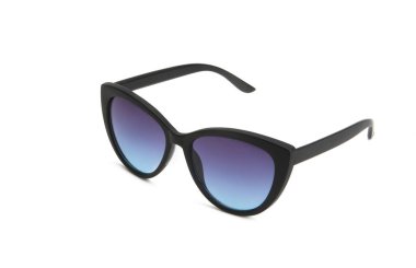 Beyaz arkaplanda izole edilmiş güneş gözlükleri