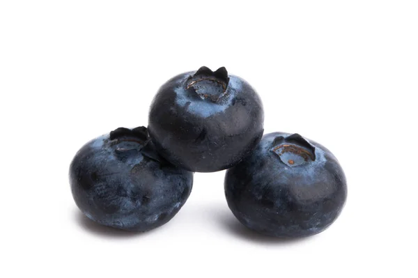 蓝莓在白色背景下被分离出来 — 图库照片