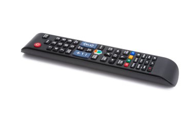 Beyaz arkaplanda izole edilmiş televizyon kumandaları
